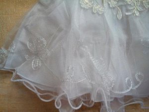 Платье нарядное с кружевом и пышной юбкой в комплекте с трусиками