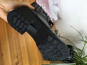 Шикарные кожаные ботинки с клёпками