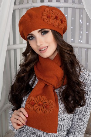 Берет на платок. Оранжевая шапка и шарф. Оранжевая беретка с шарфом. Вязаный оранжевый берет. Апельсиновая шапка и шарф.