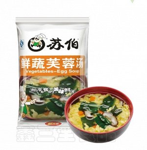 Суп овощной с водорослями вакамэ, яйцом и белым кунжутом