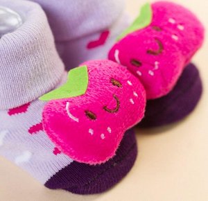 Носочки Детские носки нескользящие нравятся непоседам, потому что в них можно спокойно и без опасений прыгать, бегать и резвиться на скользких поверхностях. Особенно такие носочки актуальны для совсем