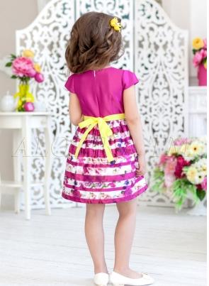 Нарядное платье из  атласной ткани  с цветочным  принтом