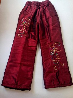 Утепленные брюки с цветочками из пайеток бордовые