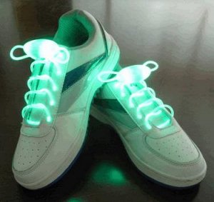 LED шнурки LED шнурки, работают от батарейки 2032.