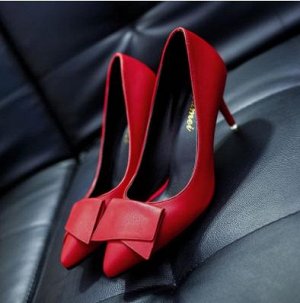 Туфли красные на среднем каблучке