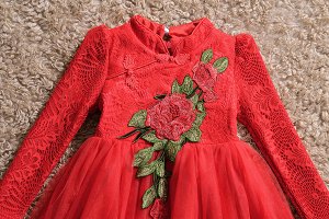 платье красное с розой
