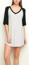 Короткое платье-футболка с коротким рукавом цвет: ЧЕРНО-БЕЛЫЙ