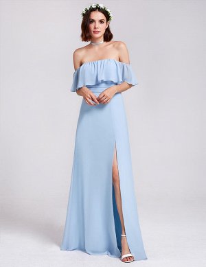 Нежное вечернее голубое платье с воланом ниже плеч