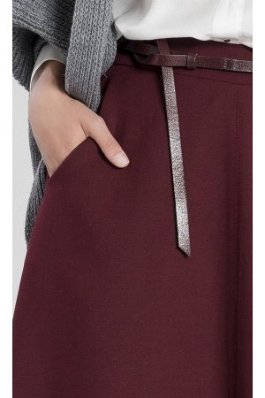 1кк Юбка ZAPS SELECT Sel215014 Цвет 011   Бордовая элегантная юбкаCASUAL  на подкладке с карманами. Ремешок в комплект не входит.
Модель на фото носит размерS  (36), её рост 172 см.
Состав: 63% полиэс