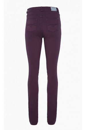 1кк Брюки ZAPS SELECT Sel215010 Цвет 011   Облегающие хлопковые брюки с карманами.
Модель на фото носит размерS  (36), её рост 172 см.
Состав: 84% хлопок, 14% полиэстер, 2% эластан.