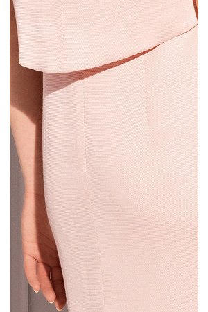 1кк Платье ZAPS SELECT Sel115009 Цвет 013   Элегантное платье на подкладке с карманами, стилизованное под костюм.
Модель на фото носит размер М (38), её рост 176 см.
Состав: 76% район, 26% вискоза, 1%