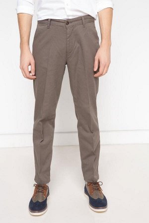 Чино брюки Параметры модели: Рост: 1,88 Грудь: 96 Талия: 75Бедра: 94;  Надет размер: 30 Размер - 30 Рост; Cotton 100%  для мужчин брюки; Нормальная (средняя) Талия; ормальная (средняя) ширина брючины;