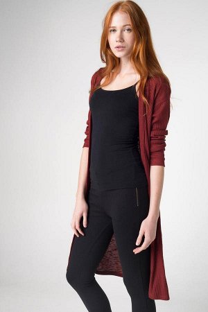 кофта Dimensions of model: Height: 1,79 Chest: 85 Waist: 61 Hip: 90
Sample size: M
%51 polyester %49 viscose