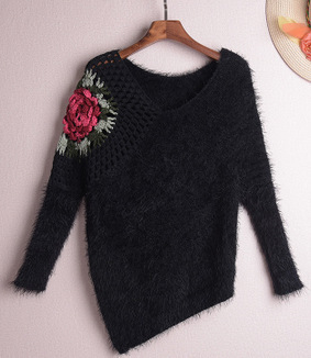 Свитер Единый размер: Длина изделия 47-60см,обхват груди 92-98см  Стильный мохровый свитер с открытым плечом,украшеный вязаным цветком