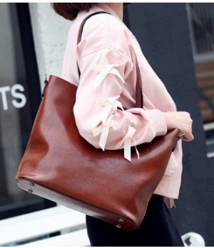 сумка женская прямоугольная объёмная с ремешком через плечо с застёжкой молнией цвет КОРИЧНЕВЫЙ