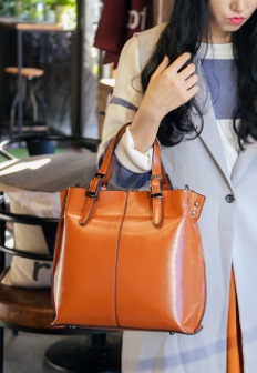 сумка женская прямоугольная объёмная с ремешком через плечо с застёжкой молнией цвет КОРИЧНЕВЫЙ