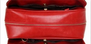 сумка женская вытянутая ажурная объёмная с узором с ремешком через плечо с застёжкой молнией+магнитные пряжки цвет КРАСНЫЙ