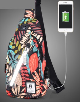 Рюкзак Рюкзак спортивный водонепроницаемый с застёжкой молнией+USB цвет КРАСНЫЕ ЛИСТЬЯ, материал верха полиэстер. Размер(длина см*ширина см*высота см): 16см*5см*33см