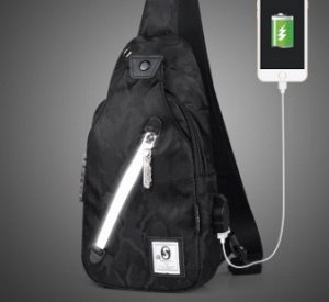 Рюкзак Рюкзак спортивный водонепроницаемый с застёжкой молнией+USB цвет ЧЁРНЫЙ КАМУФЛЯЖ, материал верха полиэстер. Размер(длина см*ширина см*высота см): 16см*5см*33см