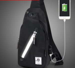 Рюкзак Рюкзак спортивный водонепроницаемый с застёжкой молнией+USB цвет ЧЁРНЫЙ И БЕЛЫЙ, материал верха полиэстер. Размер(длина см*ширина см*высота см): 16см*5см*33см