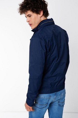 куртка Naylon 100% Куртка -косуха тонкая, без утеплителя, с капюшоном (он прячется в "карман" на молнии в воротнике.