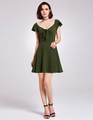 Зеленое трикотажное короткое платье с бантом на лифе и рукавами-крылышками