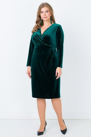 Зеленый Эффектное платье с глубоким V-образным вырезом, имитацией "запаха" и лёгкими складками под линией груди. Фасон модели с завышенной талией - такой крой выгодно подчеркнёт фигуру и замаскирует в