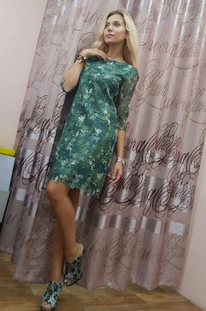 Платье Guess. Из детской коллекции, по факту подходит на взрослую стройную фигуру примерно 40 размера. Не тянется