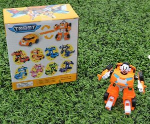 Mini Tobot Mini Tobot Y от компании Young Toys - это робот-трансформер, который придется по вкусу практически любому мальчику. Главной особенностью игрушки является его способность трансформироваться 