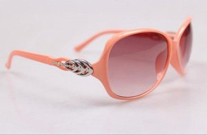 Солнцезащитные очки розовые с декоративным элементом на дужке