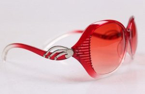 Солнцезащитные очки светло-красные с рифленой поверхностью и дугами на дужках