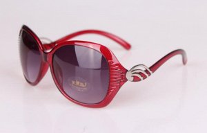 Солнцезащитные очки темно-красные с рифленой поверхностью и дугами на дужках