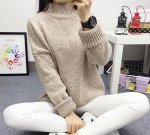 Уютный и мягкий свитер с высоким горлом