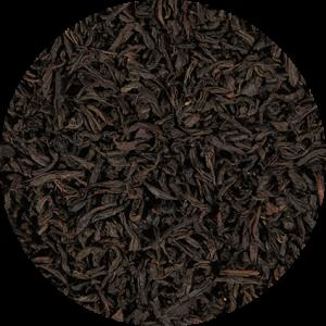 Чай черный Умеренно копченый китайский черный байховый чай, получаемый при сушке чайных листьев на открытом огне из сосновых дров. Хорошо сочетается с солеными, острыми блюдами и сыром.