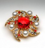 Брошь POSITIVA с кристаллами SWAROVSKI ELEMENTS и синтетическими жемчужинами