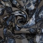 Ткань  Креп-плательный &quot;Николь&quot; Италия принт&quot; Серо-синие розы на сером