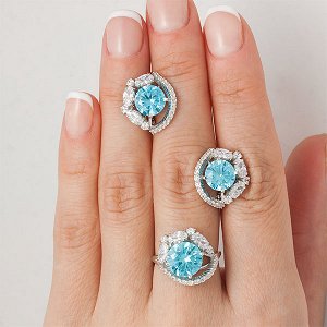 Серебряное кольцо с фианитом голубого цвета 307