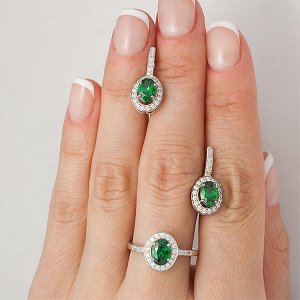 Серебряное кольцо с фианитом зеленого цвета 001