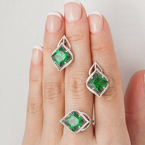Серебряное кольцо с фианитом зеленого цвета 018