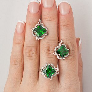 Серебряное кольцо с фианитом зеленого цвета - 020