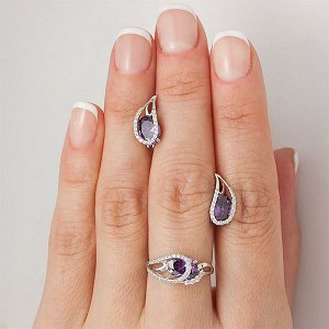 Серебряное кольцо с фианитом фиолетового цвета 008