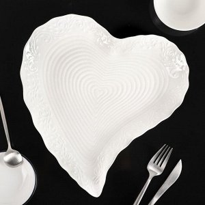 Блюдо сервировочное «Сердце», 30*28*3 см, цвет белый