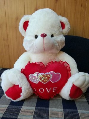 АМг22 --Мягкая игрушка Медведь с сердцем белый маленький,65 см.