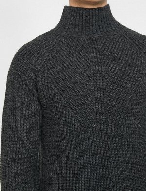 Вязаный свитер из трикотажа