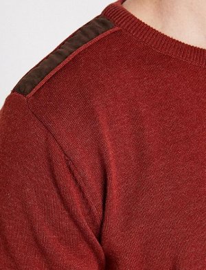 Вышитый вязаный свитер