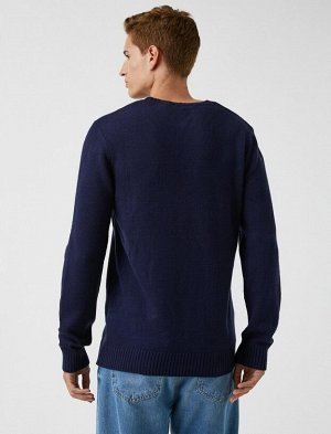Базовый трикотажный свитер