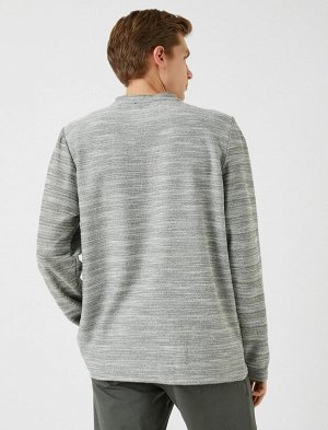 Серый базовый свитер