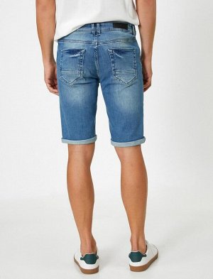 Ультраэластичные джинсовые шорты с карманами и складками на коленях