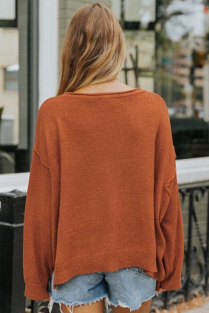 Коричневый оверсайз свитер со спущенной линией плеча