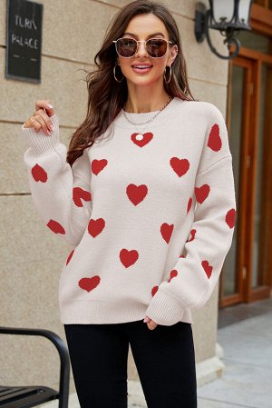 Белый вязаный свитер с сердечками